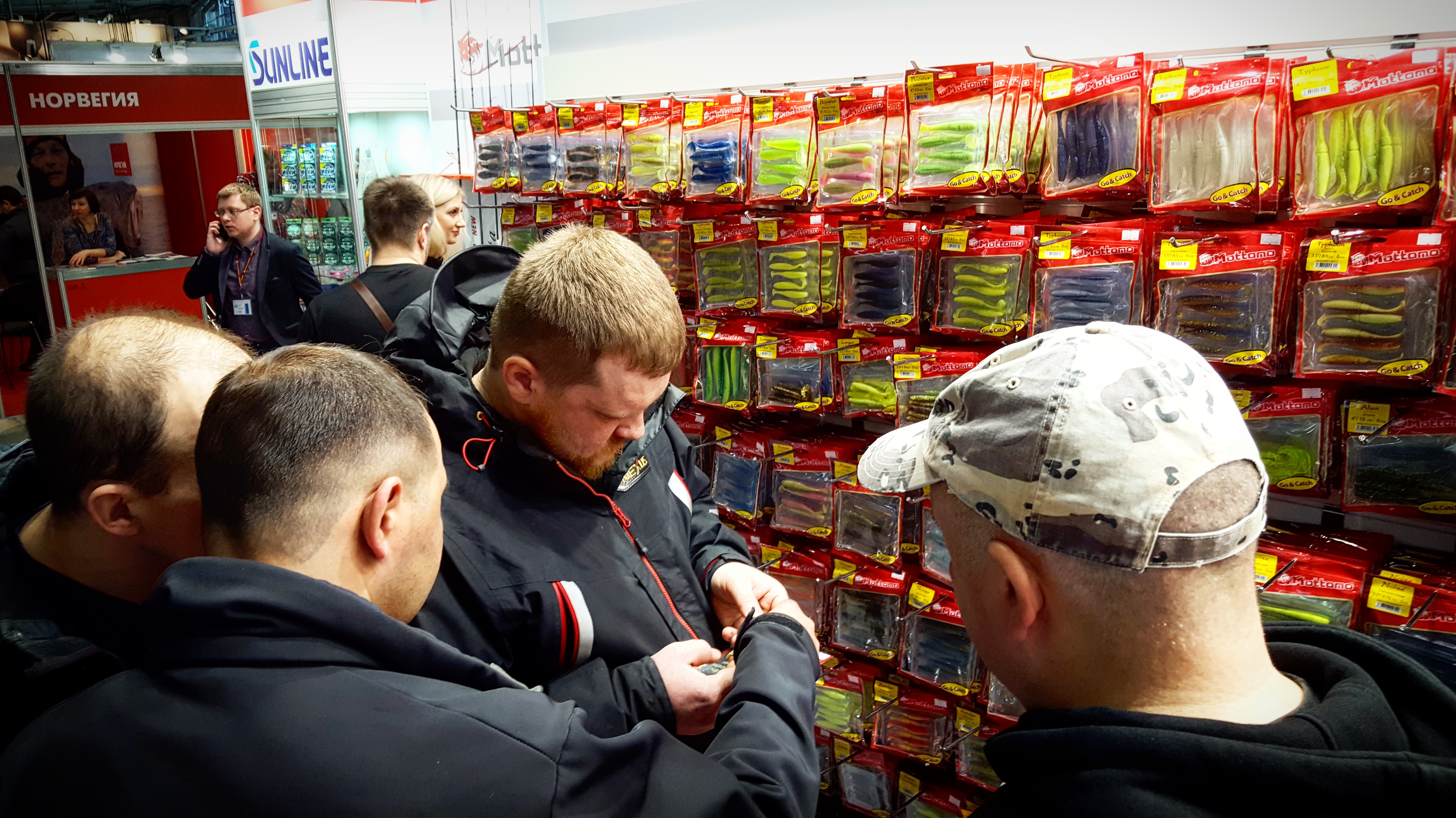 Магазин угра спорт. Медали выставки охота и рыбалка на Руси. Выставка для охотников Калуга.